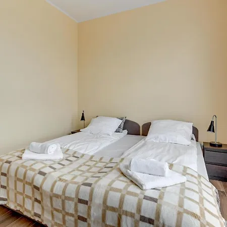 Golden Apartment *